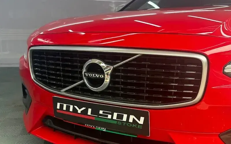 Used Volvo V90 R-Design Pro 235 HP (172 kW) 2018 Red Estate