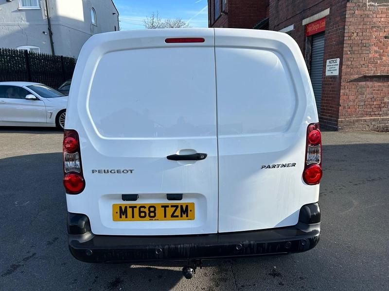 Used Peugeot Partner 2018 White MPV