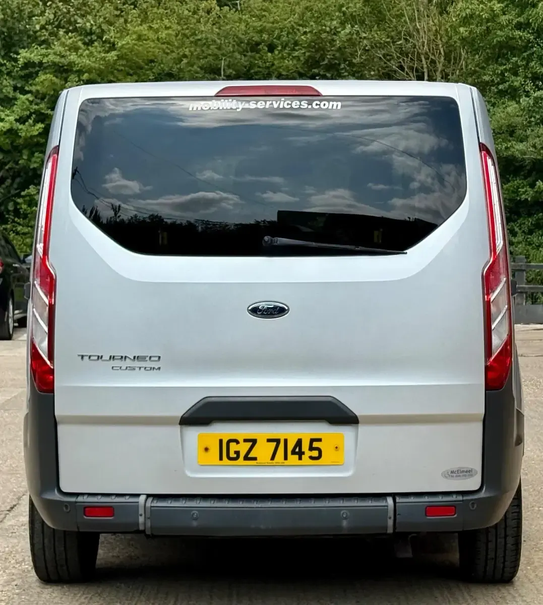 Used Ford Tourneo Custom Zetec 104 HP (76 kW) 2018 Silver Van