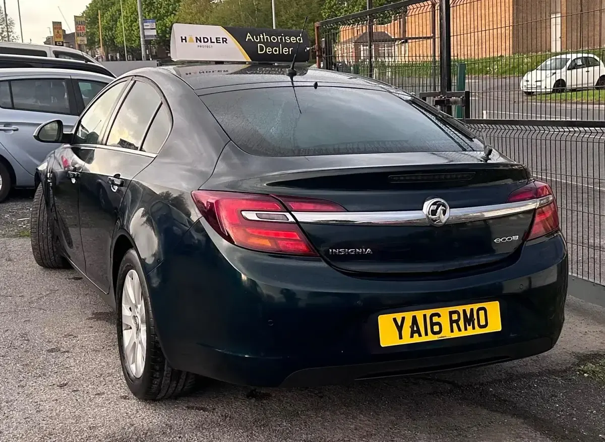 Second-hand Vauxhall Insignia SRi 2016 Verde Hatchback