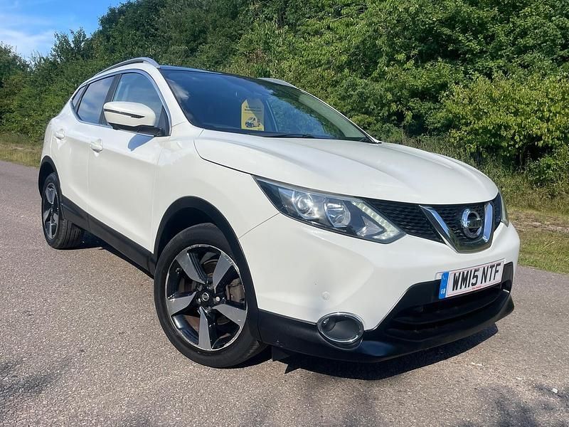 White Used 2015 Nissan Qashqai N-TEC SUV | £8,995 (Fair price) - Image 1/4