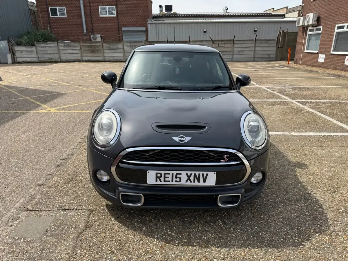 Usado Mini Cooper S Hatch 170 HP (125 kW) 2015 Cinzento Citadino