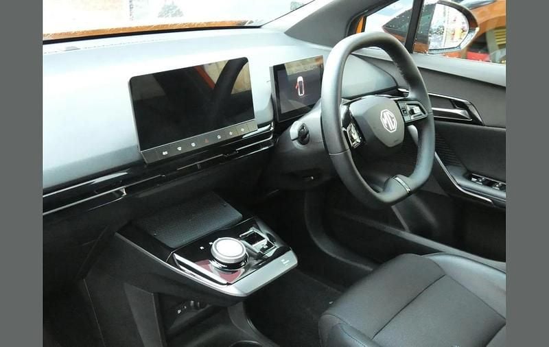 Used MG MG4 EV Trophy 150 kW (204 HP) 2022 Orange Hatchback