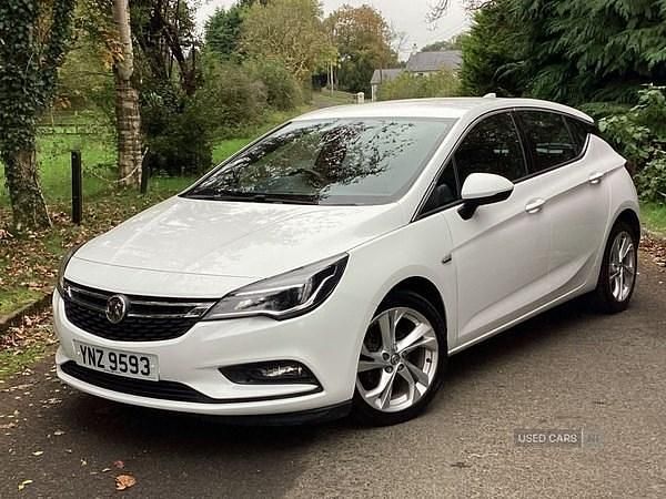 White Used 2017 Vauxhall Astra SRi Hatchback | £5,995 (A bit pricey) - Image 1/4