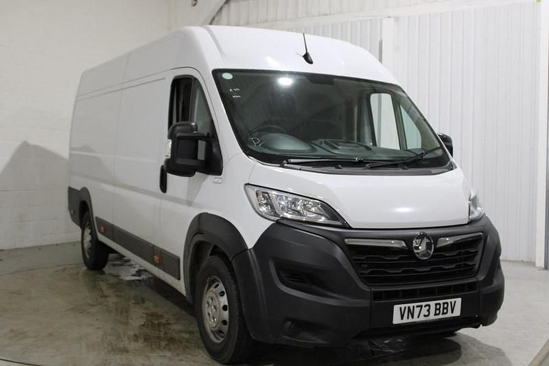 Used Vauxhall Movano 140 HP (102 kW) 2023 White MPV