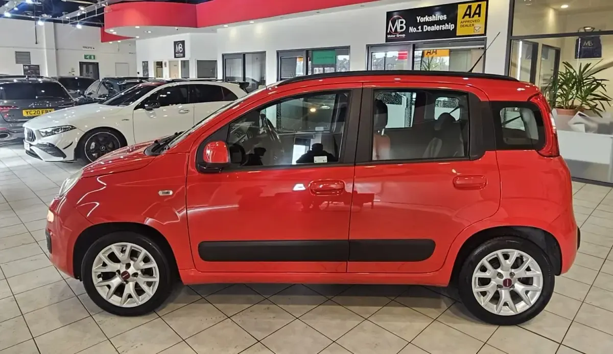 Begagnad Fiat Panda Lounge 69 HK (50 kW) 2017 Röd Halvkombi