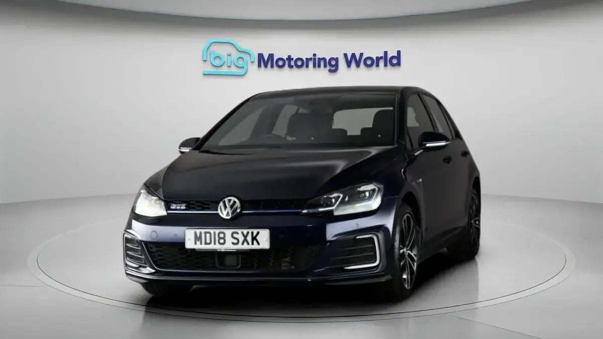 Used VW Golf VII GTE 201 HP (147 kW) 2018 Blue Hatchback