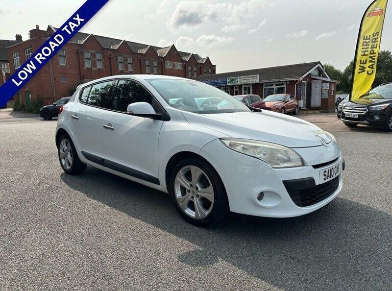 White Used 2010 Renault Mégane III Dynamique Hatchback | £2,495 (A bit pricey) - Image 1/4