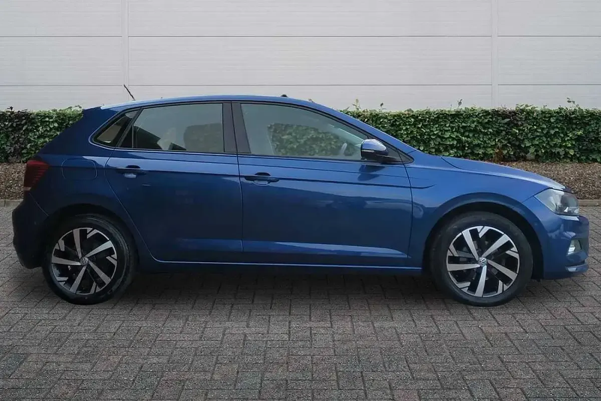 Used VW Polo SE 95 HP (69 kW) 2018 Blue Hatchback