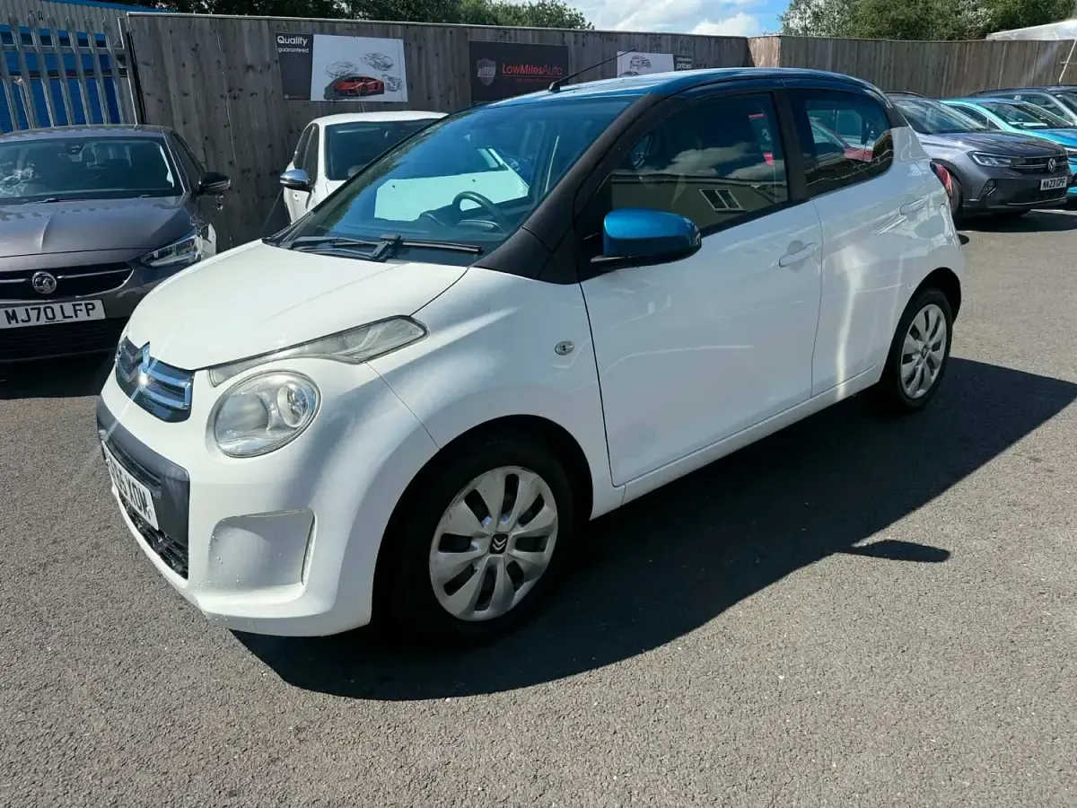 Used Citroën C1 Feel 68 HP (50 kW) 2015 White Hatchback