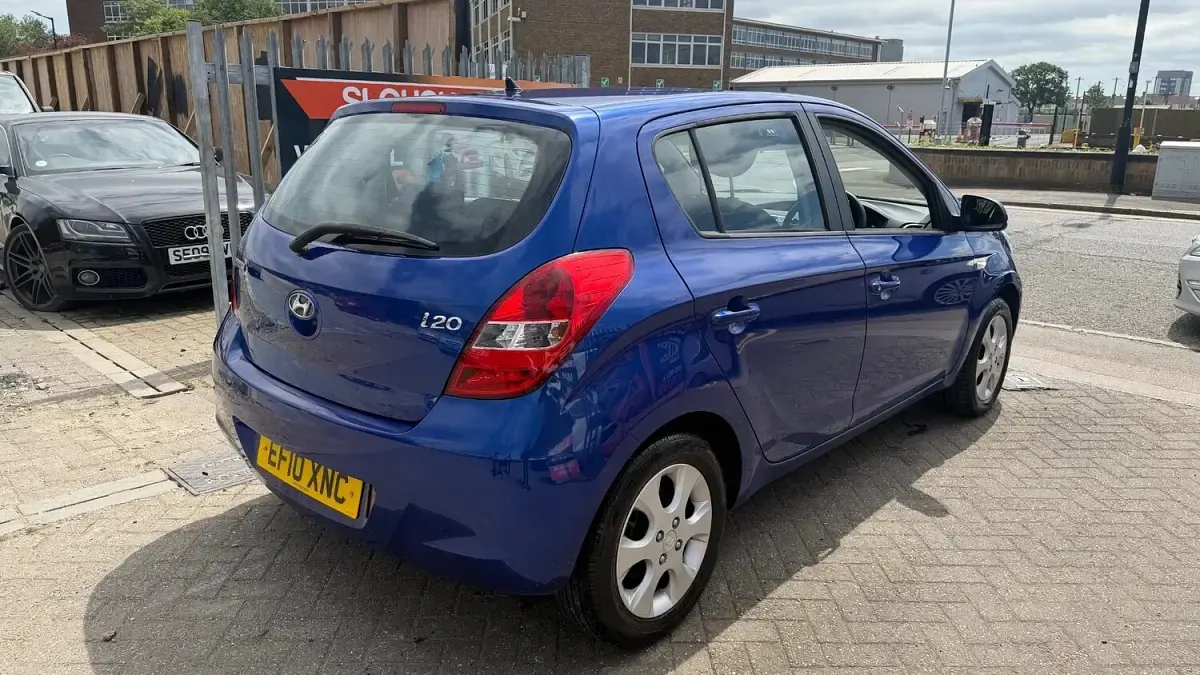 Used Hyundai i20 Comfort 78 HP (57 kW) 2010 Blue Hatchback