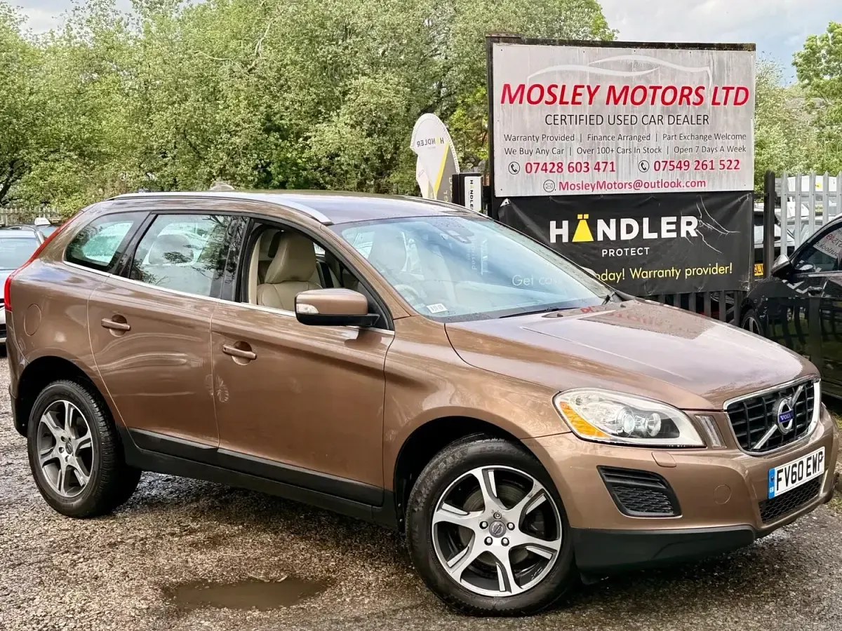 Usado Volvo XC60 SE Lux 2010 Marrón SUV
