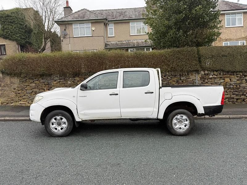Usado Toyota HiLux 2010 Branco Pickup