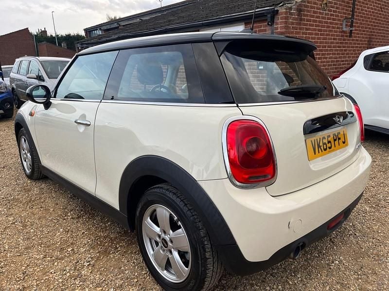 Used Mini Cooper Hatch 2015 White Hatchback