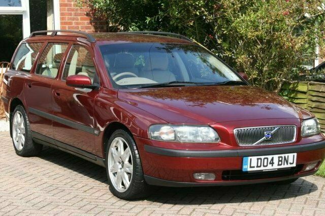 Used 2004 Volvo V70 Estate | £3,375 (Expensive) - Image 1/4