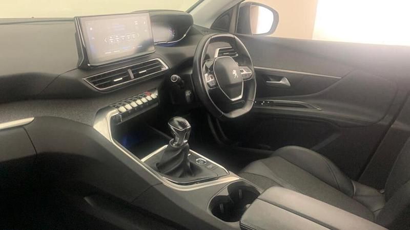 Used Peugeot 3008 Allure Premium 129 HP (94 kW) 2022 Grey SUV