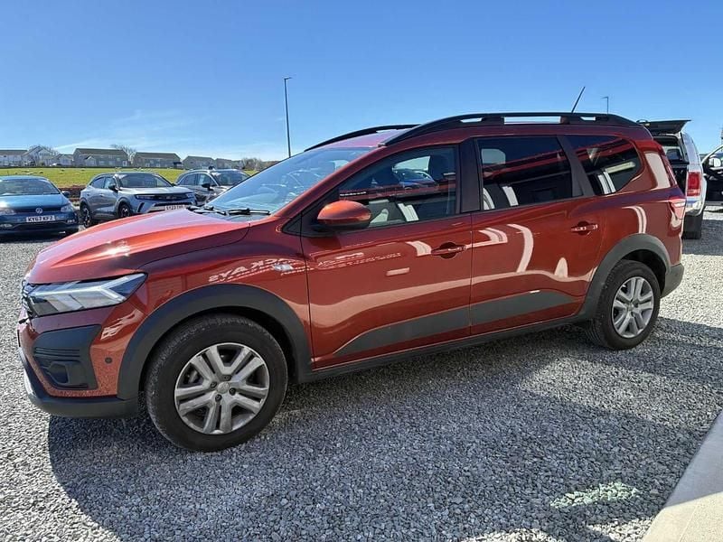 Begagnad Dacia Jogger Expression 108 HK (79 kW) 2024 Brun Minibuss