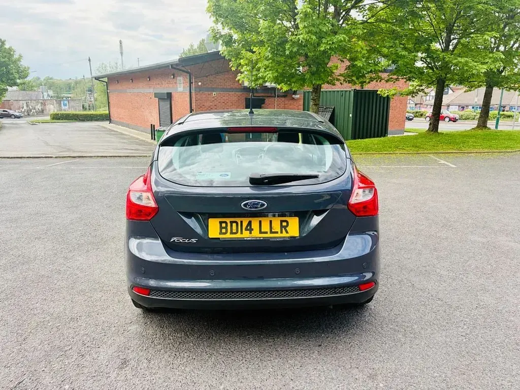 Used Ford Focus Zetec 125 HP (91 kW) 2014 Grey Hatchback