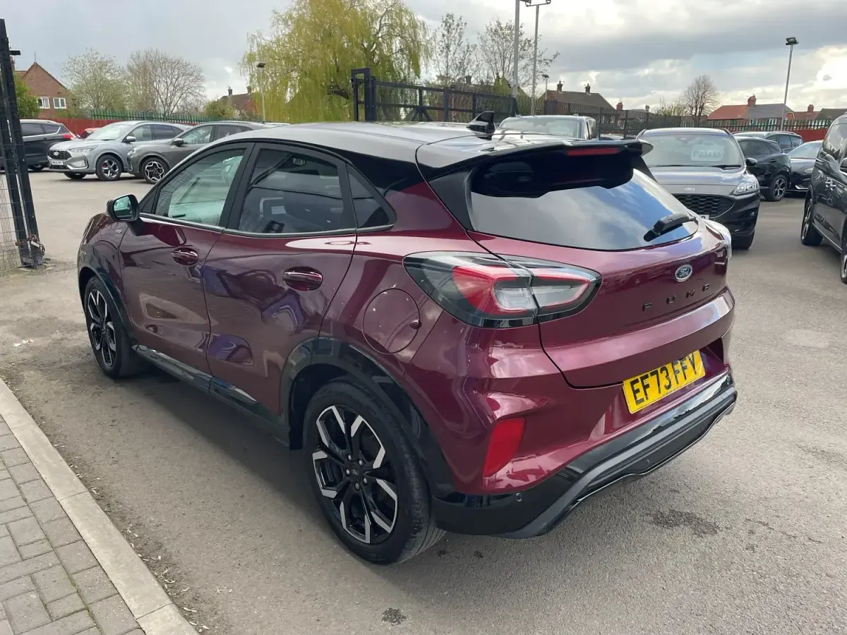 Używany Ford Puma 125 KM (91 kW) 2023 Czerwony SUV