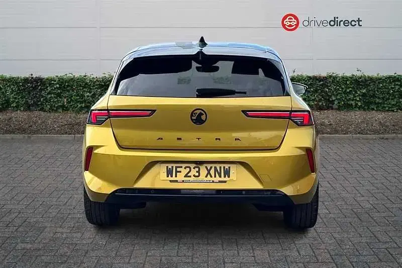 Used Vauxhall Astra Ultimate 130 HP (95 kW) 2023 Yellow/black Hatchback
