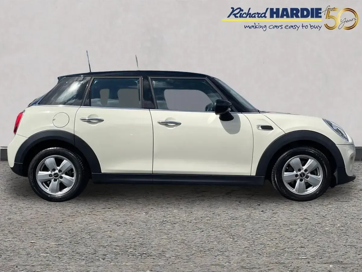 Used Mini Cooper Classic 134 HP (98 kW) 2020 White Hatchback