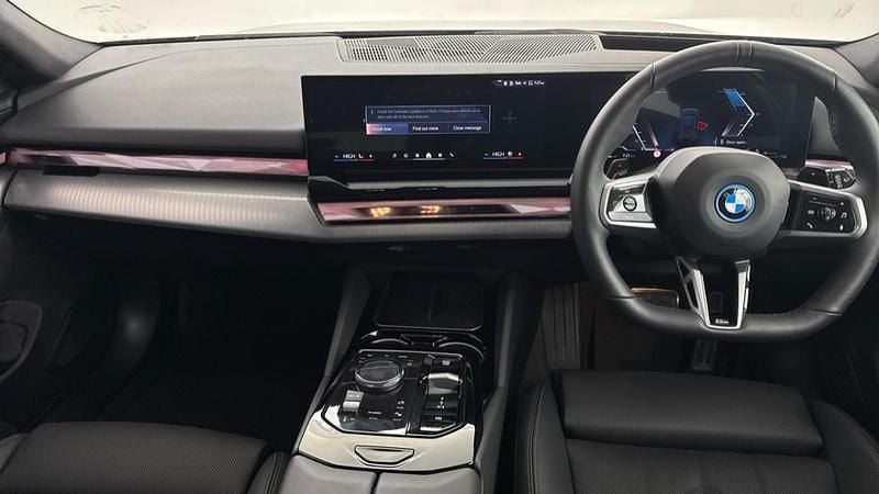 Used BMW 530e M Sport 295 HP (216 kW) 2025 Black Estate