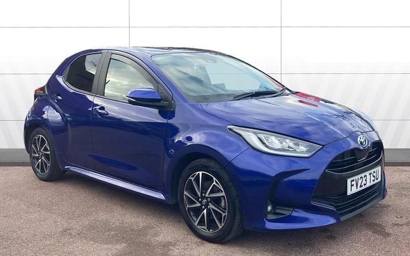 Used 2025 Toyota Yaris Hybrid Design Hatchback | £14,439 (Good price) - Image 1/4
