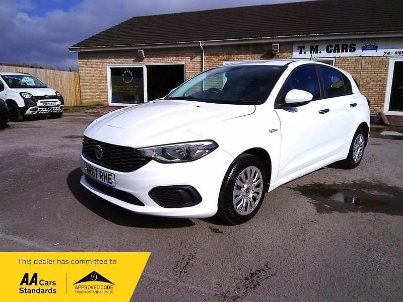 Used Fiat Tipo Easy 120 HP (88 kW) 2017 White Hatchback