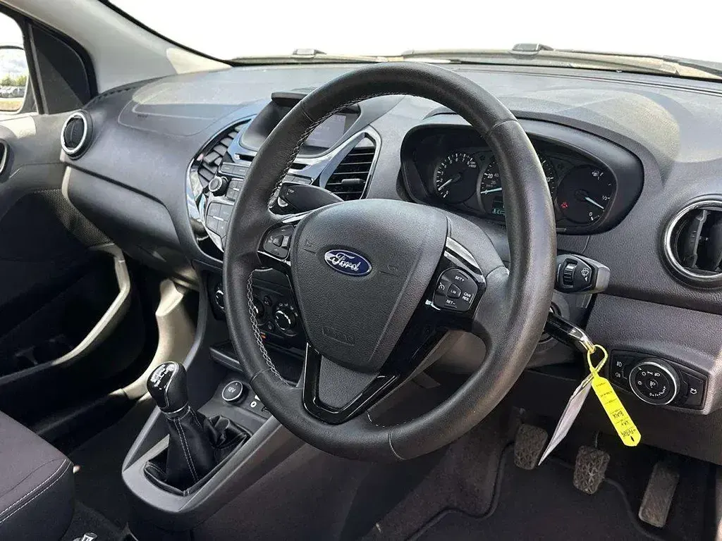 Begagnad Ford Ka Plus Zetec 84 HK (61 kW) 2017 Svart Halvkombi