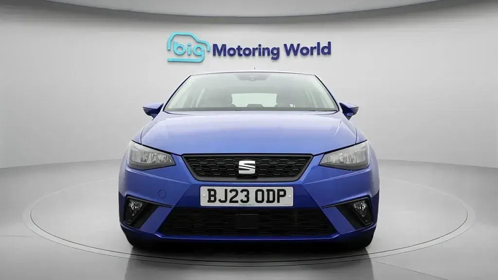 Begagnad Seat Ibiza SE Technology 95 HK (69 kW) 2023 Blå Halvkombi