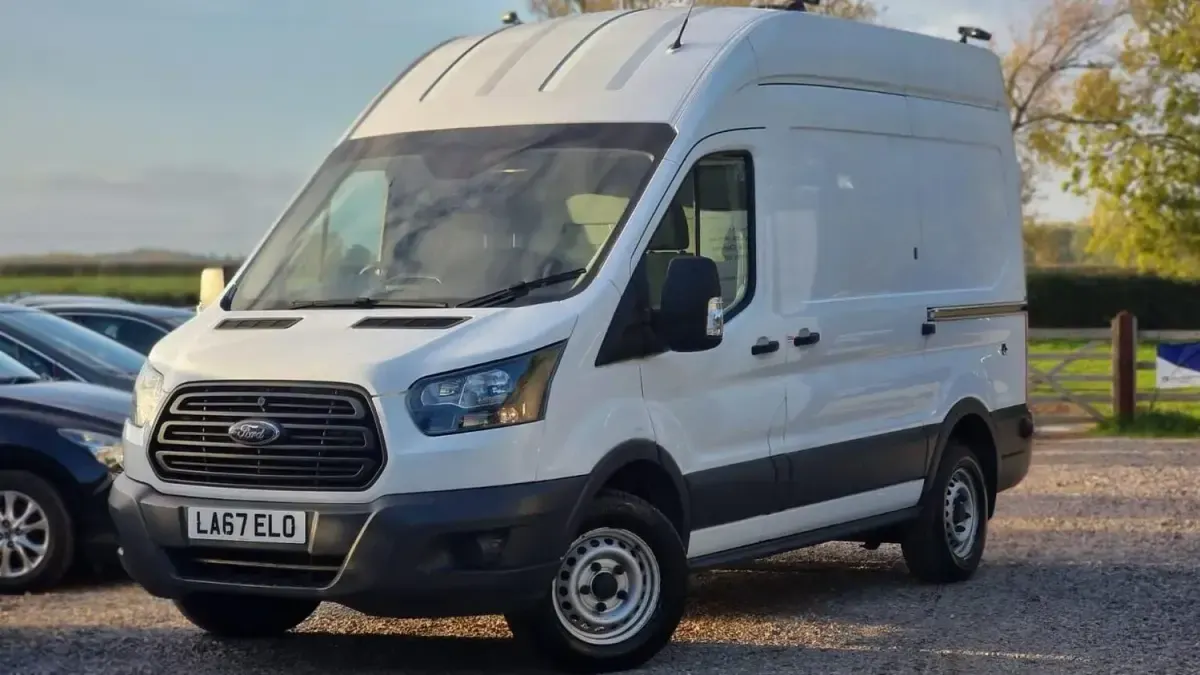 Usado Ford Transit 130 HP (95 kW) 2018 Branco Van