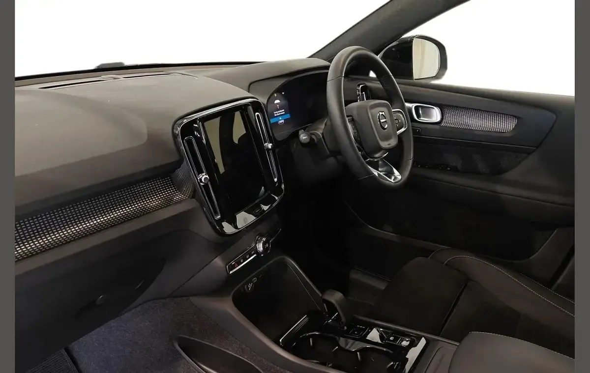 Used Volvo XC40 Plus 163 HP (119 kW) 2024 Blue SUV