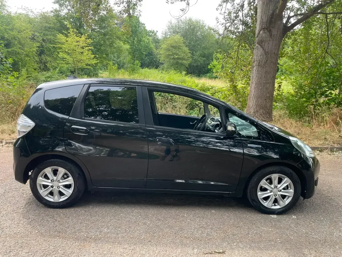 Used Honda Jazz Hybrid 99 HP (72 kW) 2013 Black Hatchback