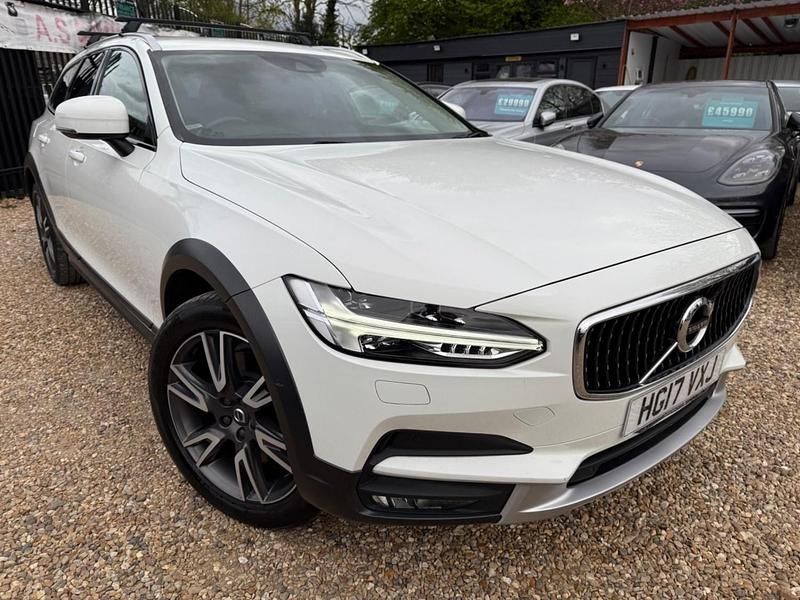 Used Volvo V90 CC Pro 2017 White Estate