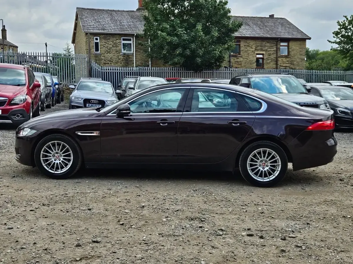 Used Jaguar XF Prestige 163 HP (119 kW) 2019 Red Sedan