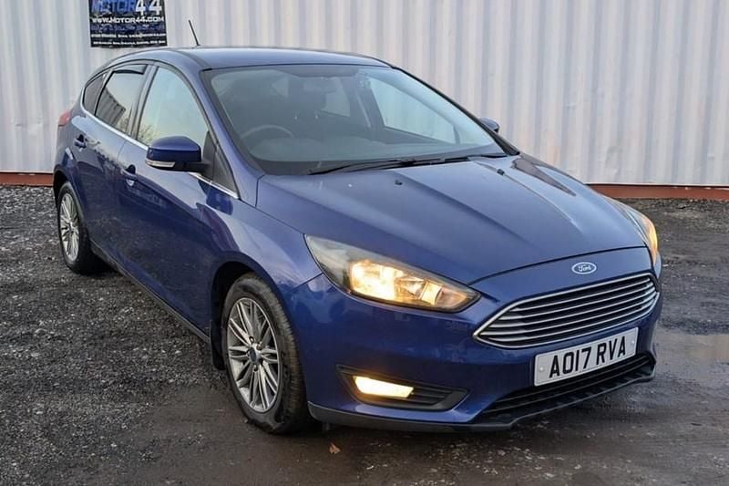 Used Ford Focus Zetec 100 HP (73 kW) 2017 Blue Hatchback
