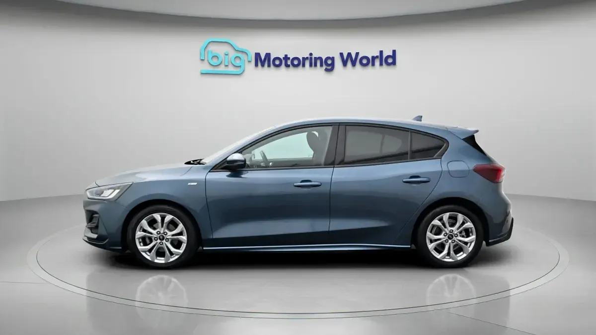 Used Ford Focus ST-Line 125 HP (91 kW) 2023 Blue Hatchback