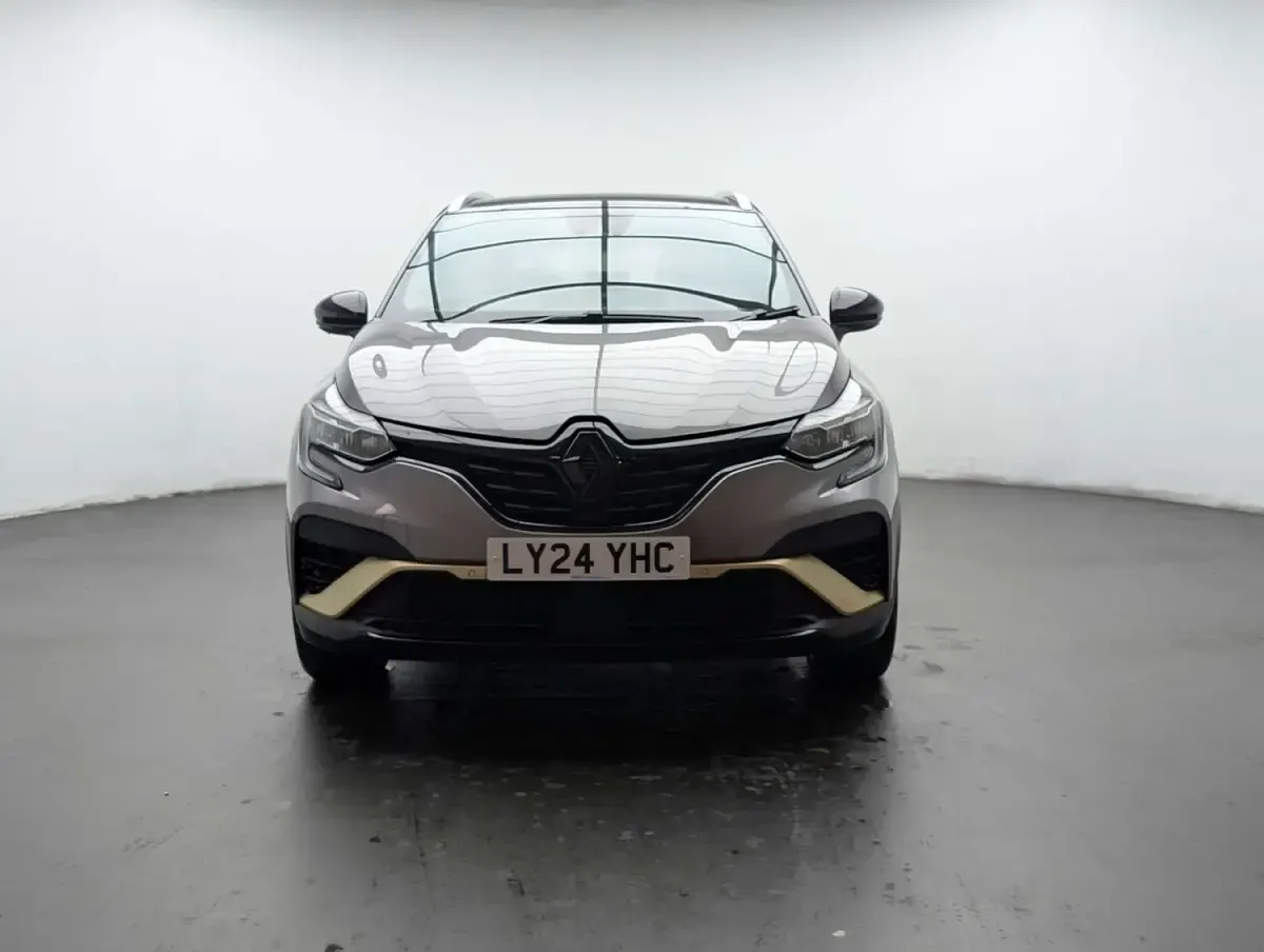 Used Renault Captur Engineered 143 HP (105 kW) 2024 Grey/black SUV