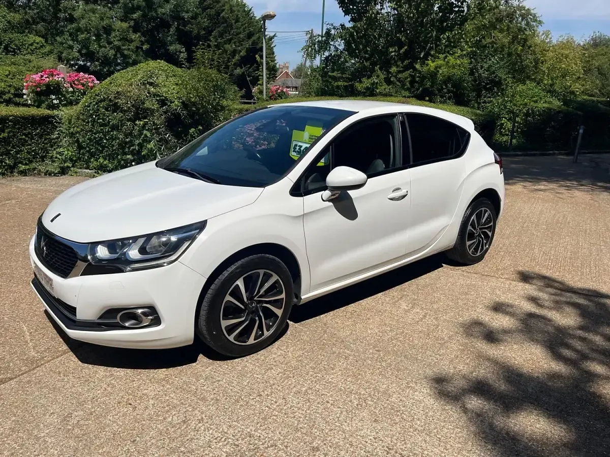 Used DS Automobiles DS4 Elegance 120 HP (88 kW) 2016 White Hatchback