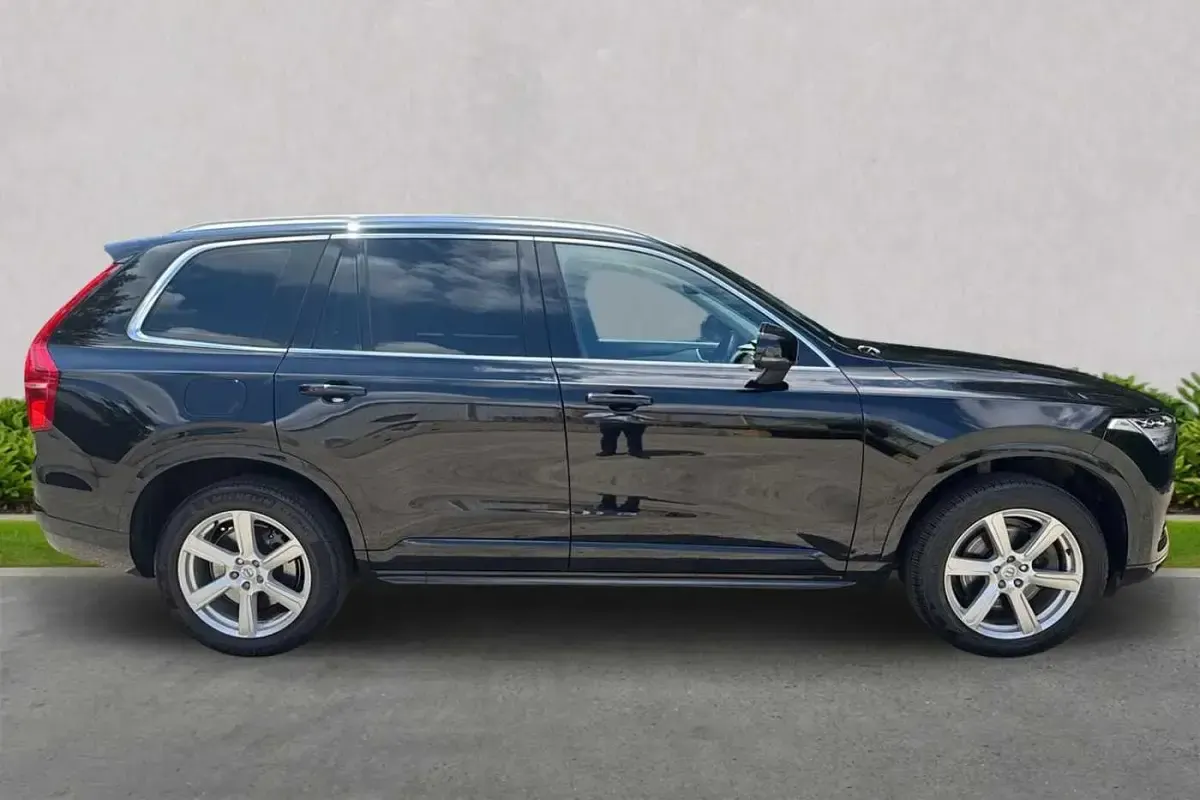 Used Volvo XC90 Momentum 235 HP (172 kW) 2022 SUV