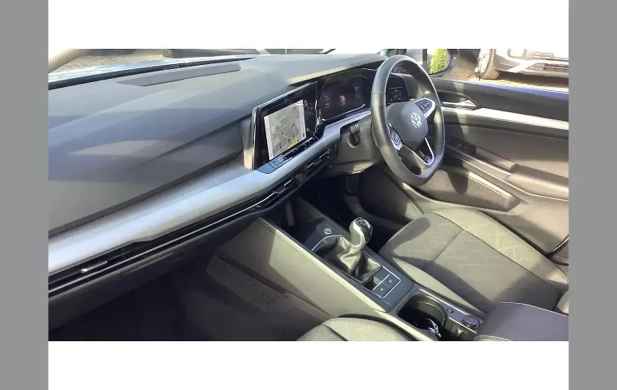 Used VW Golf VIII Life 131 HP (96 kW) 2023 Silver Hatchback