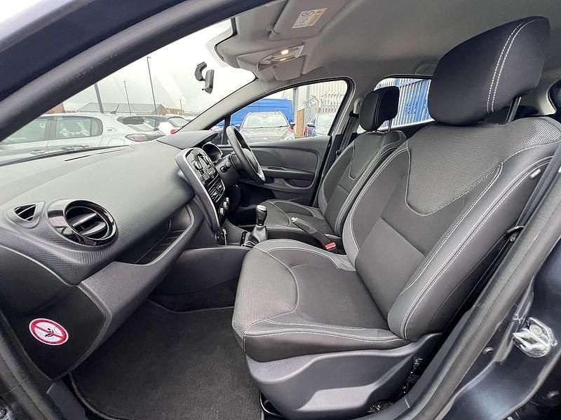 Used Renault Clio V Play 90 HP (66 kW) 2025 Grey Hatchback