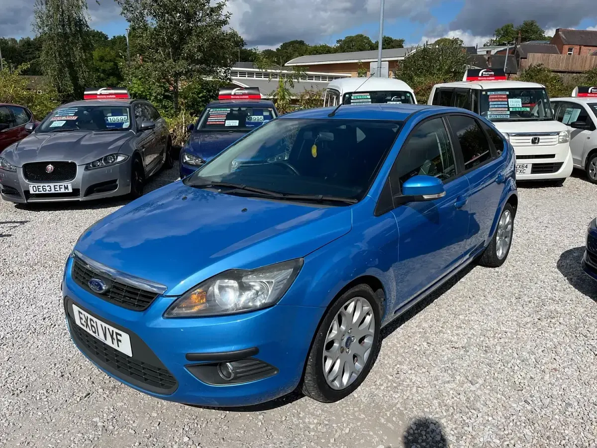 Used Ford Focus Zetec 110 HP (80 kW) 2011 Blue Hatchback