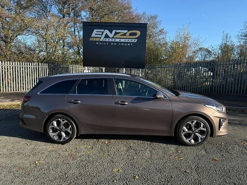 Used Kia Ceed 114 HP (83 kW) 2020 Brown Hatchback