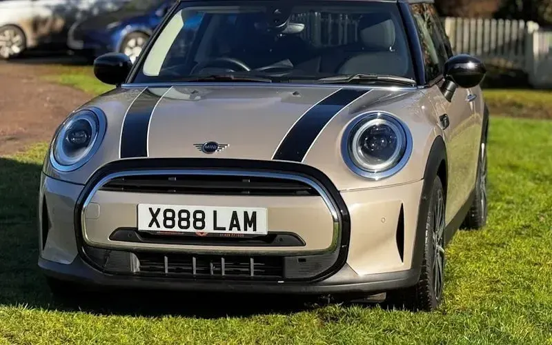 Używany Mini Cooper Classic 136 KM (100 kW) 2022 Szary Hatchback