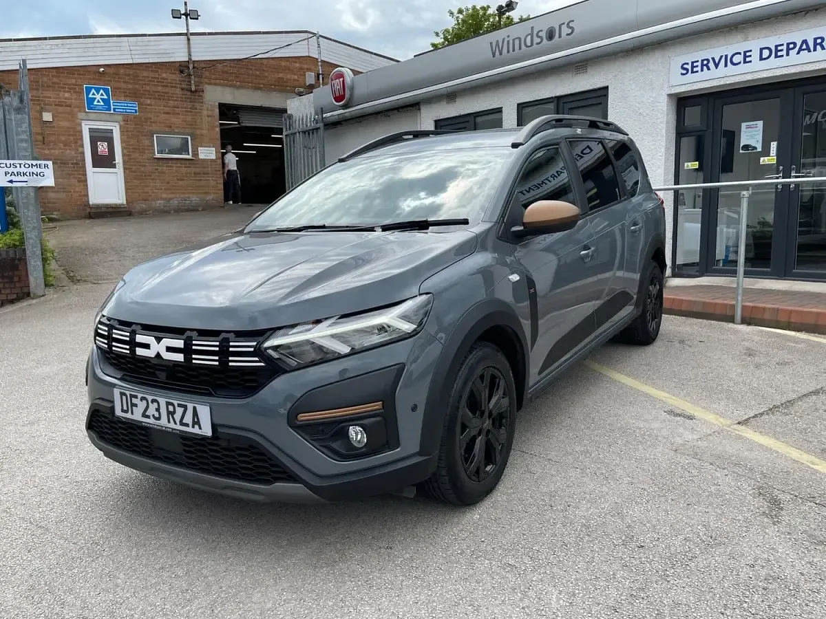 Used Dacia Jogger Extreme 110 HP (80 kW) 2023 Grey MPV