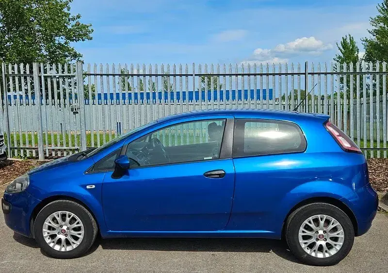 Used Fiat Punto Active 77 HP (56 kW) 2011 Blue Hatchback