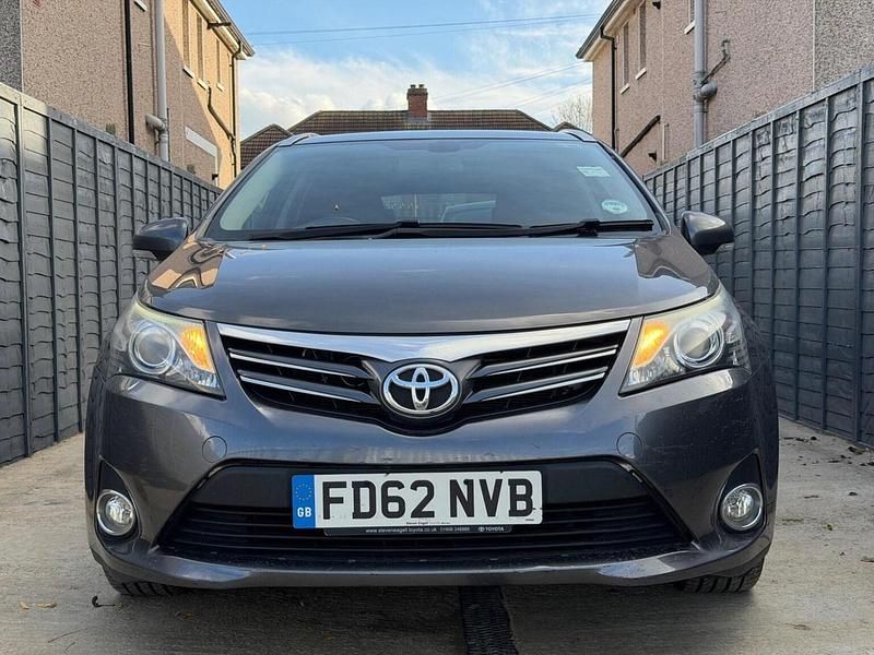 Used Toyota Avensis Multidrive S 147 HP (108 kW) 2012 Grey Estate