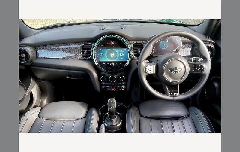 Begagnad Mini Cooper Exclusive 136 HK (100 kW) 2024 Grön Halvkombi
