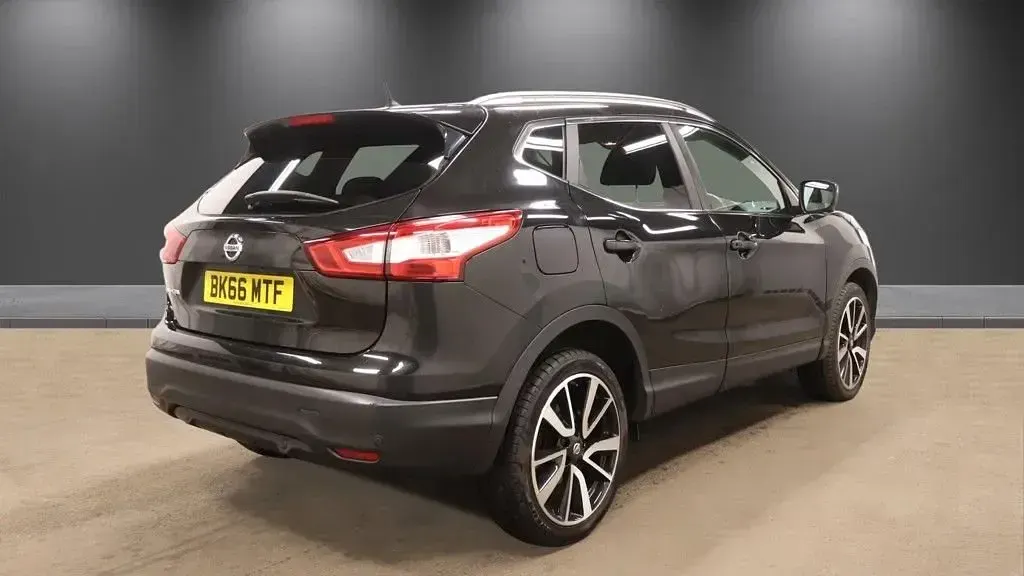 Used Nissan Qashqai Tekna 163 HP (119 kW) 2016 Black SUV